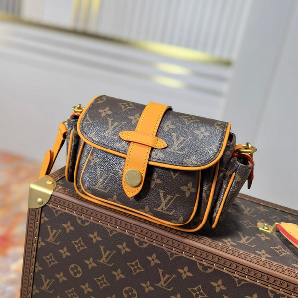 LV 25S CARGO 23 IN BROWN MONOGRAM CANVAS LEATHER TRIM GOLD HARDWARE