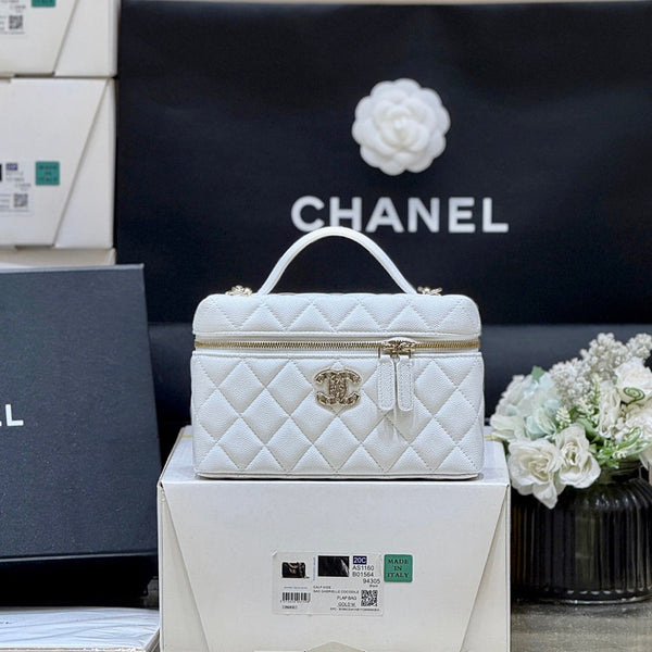 STRASS VANITY QUILTED CASE 19 IN WHITE CALFSKIN WITH GOLD METALLIC